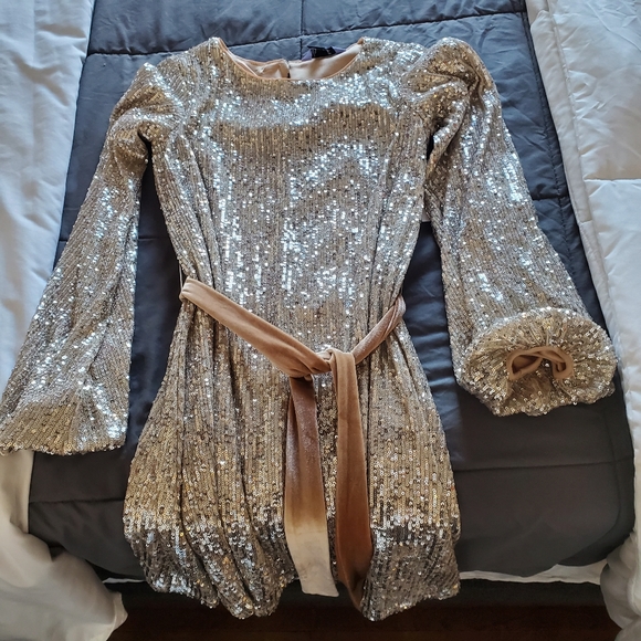 Gold sequence dress - Picture 5 of 9